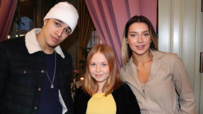 Liamoo, Lily och Hanna står tillsammans och ler mot kameran.