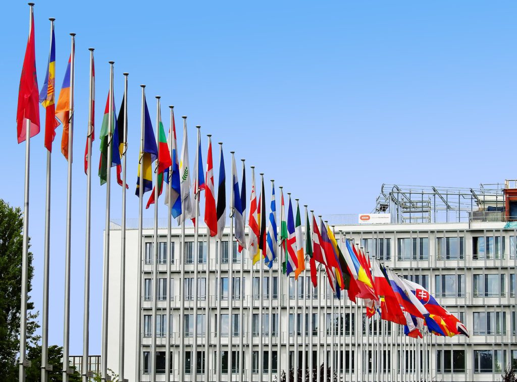 Europeiska flaggor på rad