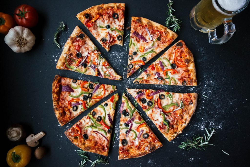 En uppdelad pizza